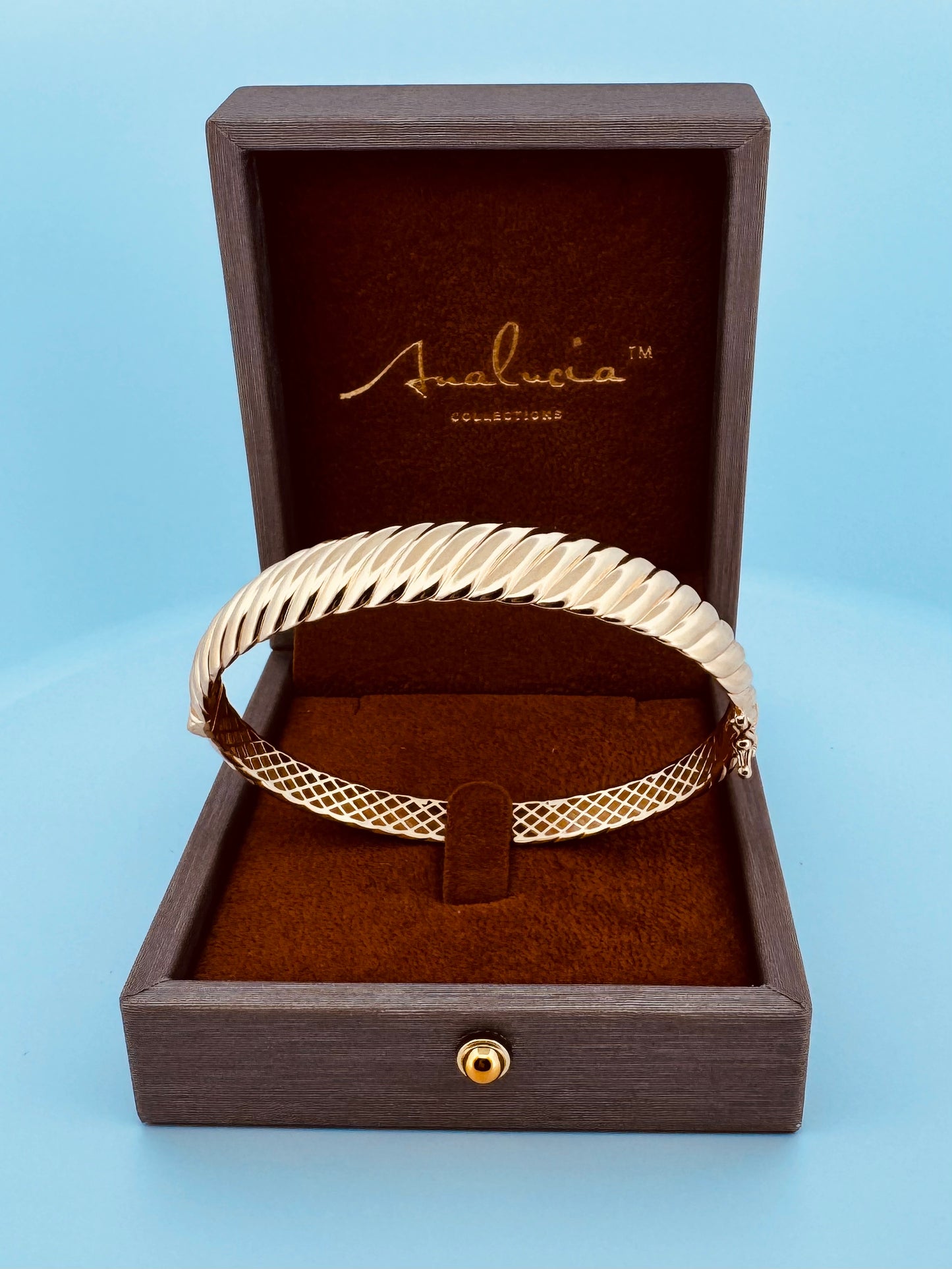 Golden Goddess - 18K yellow gold Bangle