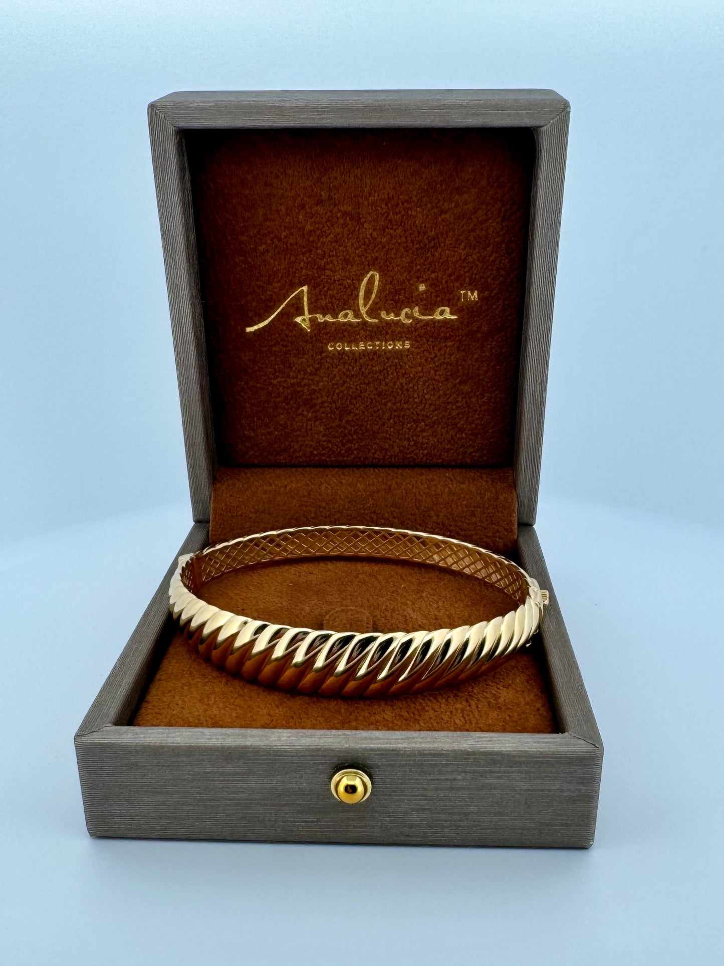 Golden Goddess - 18K yellow gold Bangle