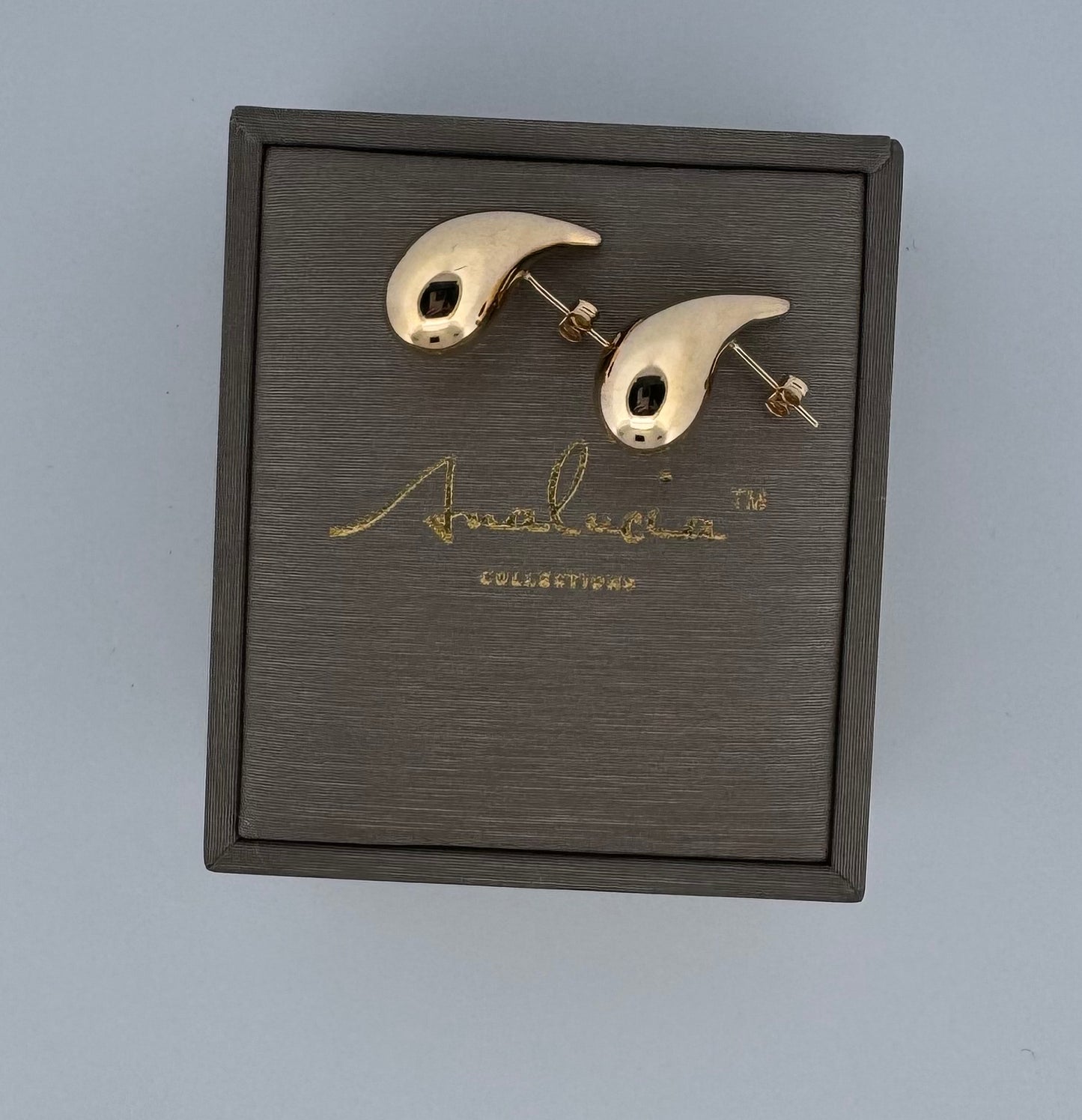 Golden Goddess - 18K Yellow Gold Dome earrings